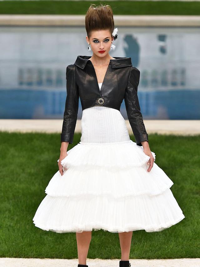 Persembahan Nyentrik Chanel untuk Pekan Mode Haute Couture 2019