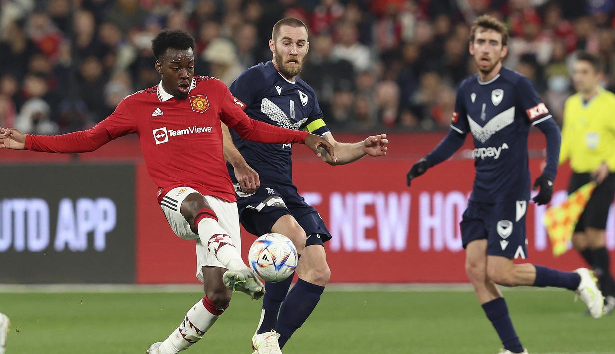 Anthony Elanga. Sayap kiri berusia 20 tahun ini sejak awal musim 2015/2016 telah menghuni Akademi Manchester United usai meninggalkan Malmo U-17 pada awal musim 2014/2015 dan sempat berstatus tanpa klub. Ia dipromosikan ke tim senior manchester United pada awal musim 2021/2022 dan hingga kini telah tampl dalam 29 laga di semua ajang dengan torehan 4 gol dan 2 assist. (AFP/Martin Keep)