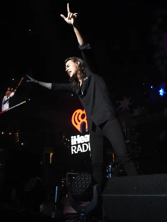 Terlihat dalam pestanya tersebut, Kendall Jenner terlihat tengah habiskan waktu bersama dengan Harry Styles setelah berbincang dengan teman-temannya yang lain. (AFP/Bintang.com)