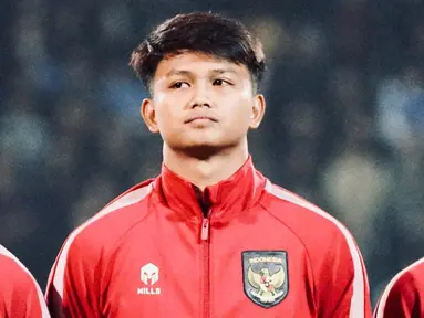 Hokky Caraka melontarkan kekecewaannya usai Indonesia gagal jadi tuan rumah Piala Dunia U-20. Bagi Hokky, kegagalan ini membuatnya merasa kecewa karena batu loncatan untuk tampil di Piala Dunia telah sirna. Hokky yang kecewa pun mendapat banyak semangat oleh pendukung Garuda Muda. (Liputan6.com/IG/hokkycaraka_)