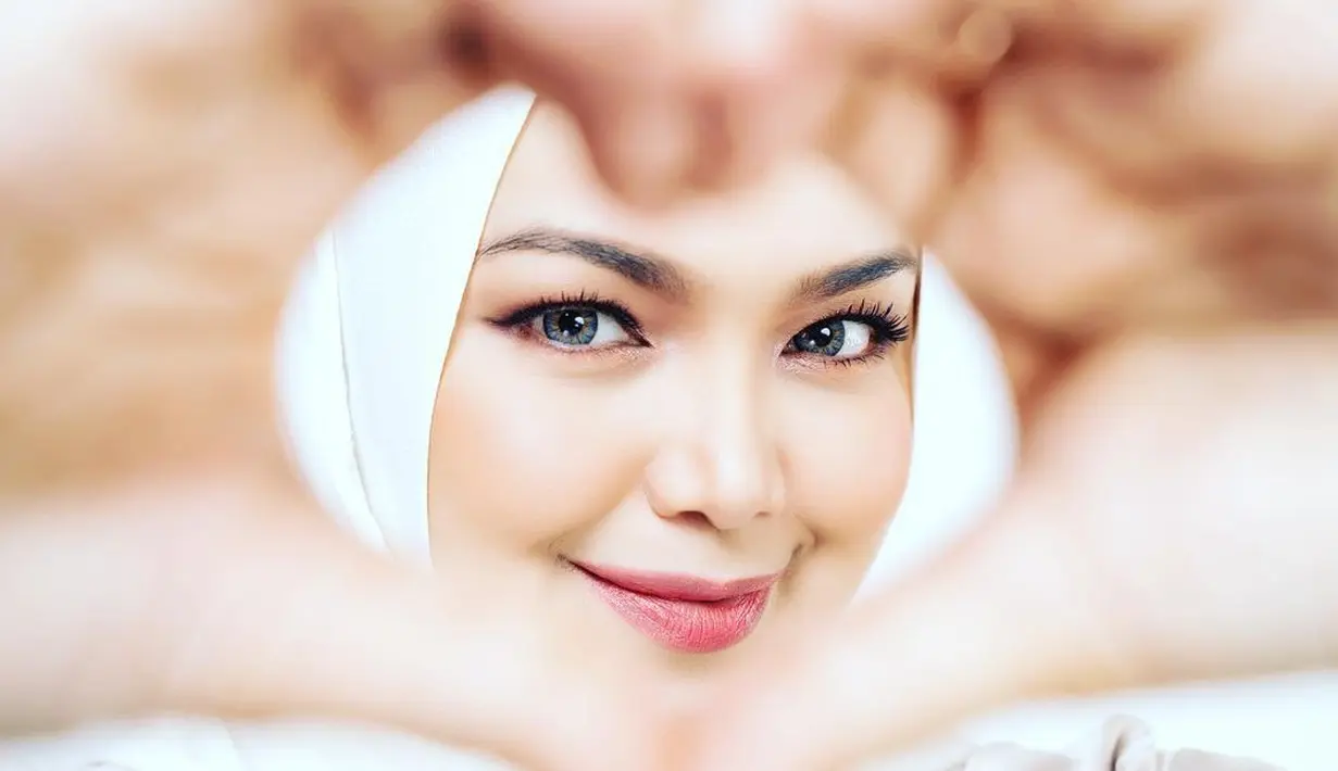 “Terima kasih lagi kepada kalian yang sangat memahami dan tidak putus mendoakan saya selama ini. Saya amat bersyukur di atas kurniaan Allah ini, anugerah yang sangat berharga kerana saya diberi peluang untuk hamil lagi,” pungkas Siti Nurhaliza.(Instagram/ctdk)