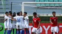 Timnas Indonesia U-22 kalah 0-3 dari Timnas Malaysia U-22 di laga pertama penyisihan Grup H kualifikasi Piala AFC U-23 2018, Rabu (19/7/2017). (Bola.com/Dok. FAM)