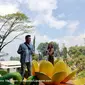 Fotografer profesional Rio Motret tengah mengarahkan model untuk berpose (Liputan6.com/ Agustin Setyo W)