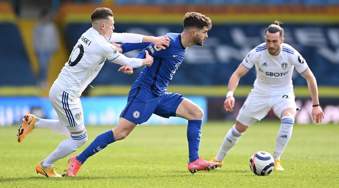 Pertandingan berjalan cukup alot di babak pertama. Chelsea lebih unggul penguasaan bola dan menciptakan lebih banyak peluang daripada tuan rumah. (Foto: AFP/Pool/Laurence Griffiths)