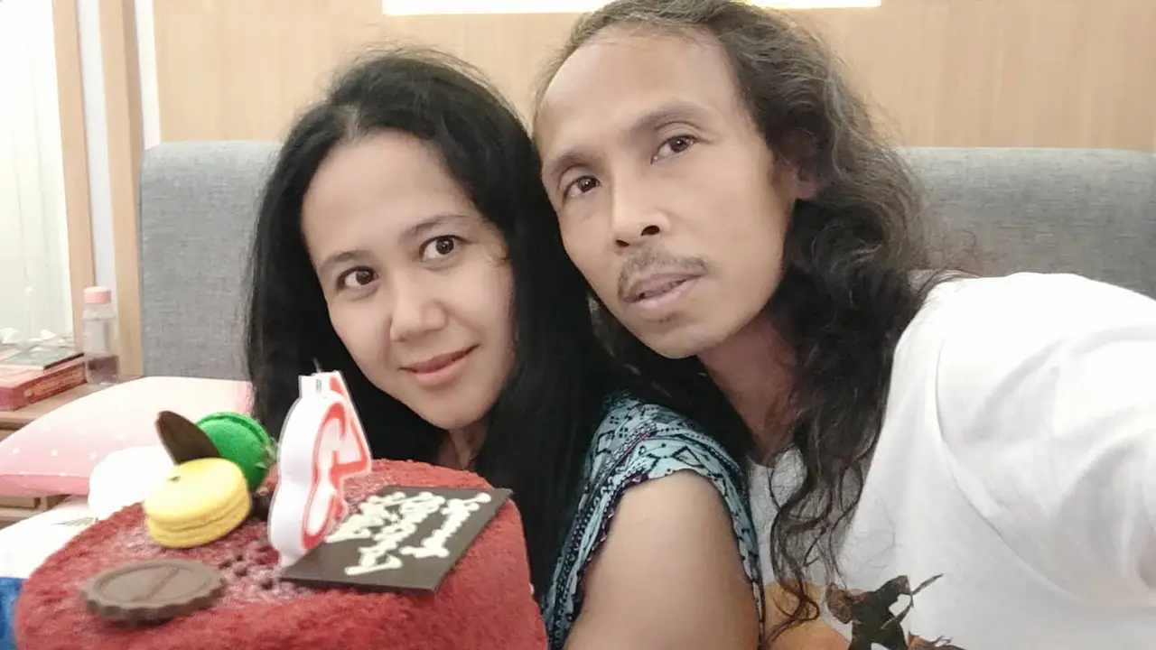 6 Potret Mesra Aktor Laga Indonesia Bersama Istri yang Jarang Tersorot