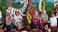  Ibu Negara Iriana Joko Widodo berkunjung ke Pendidikan Anaak Usia Dini (PAUD) Tunas Bangsa, Banjarbaru, Kalimantan Selatan (Liputan6.com/Ahmad Romadoni)