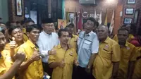 Saidina Ali hadir di kantor DPD Hanura Sumsel setelah batal mendaftarkan diri ke KPU Palembang (Liputan6.com / Nefri Inge)