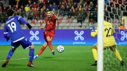 Winger timnas Belgia, Yannick Ferreira Carrasco, mencetak gol keempat untuk timnya ke gawang Siprus pada laga Grup I Kualifikasi Piala Eropa 2020 di Cardiff City Stadium, Selasa (19/11/2019). Timnas Belgia memetik kemenangan telak dengan skor 6-1 kala menjamu Siprus. (AP/Francisco Seco)