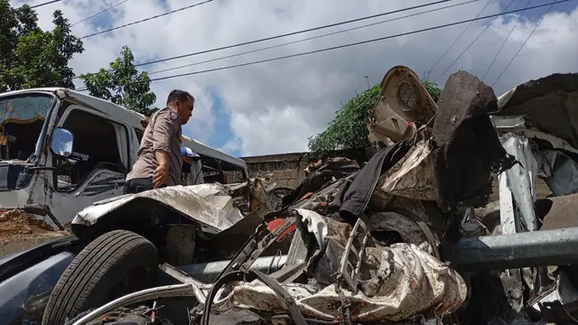 Kondisi seluruh kendaraan yang terlibat kecelakaan di gerbang tol Ciawi dalam keadaan rusak parah. Tiga kendaraan kondisinya terlihat hangus akibat terbakar. Kecelakaan beruntun melibatkan tujuh kendaraan di Gerbang Tol Ciawi pada Selasa malam (4/2/2025).