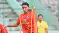 Figo Ramadani bek muda Arema FC hasil binaan Akademi Arema. (Bola.com/Iwan Setiawan)