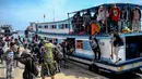 Terkait kejadian terbakar kapal Zahro Express yang mengangkut penumpang yang ingin berlibur ke Pulau Seribu, dirinya meminta maaf karena kelalaian ini menyebabkan orang meninggal dunia, Jakarta, Senin (2/1). (Liputan6.com/Faizal Fanani)