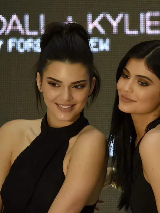Tak hanya itu, impian Kylie Jenner pun sudah terjawab. Ketika dirinya berhasil didapuk oleh brand ambassador produk olahraga terkenal. Kylie Jenner tanpa ragu mengambil alih pekerjaan yang telah ia dambakan yakni modeling. (AFP/Bintang.com)