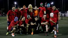 Para Pegulat foto bersama usai bermain futsal di Monterrey, Meksiko (29/2). Sejumlah pegulat profesional Meksiko mencoba hal baru bermain futsal untuk bersantai dan melatih kebugaran serta menjalin persahabatan di antara pegulat. (REUTERS/Daniel Becerril)