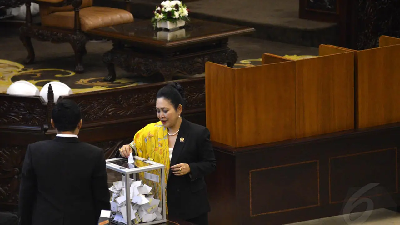 Saat Para Anggota Dewan Memilih Ketua MPR