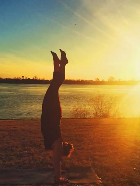 Untuk menginspirasi orang lain, Dana Falsetti pun sering memamerkan kegiatannya berlatih yoga lewat akun Instagram miliknya, @nolatrees. (instagram.com/nolatrees)