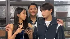 Afgan menjadikan Seoul, Korea Selatan, sebagai pemberhentian pertama konsernya. Konser yang berlangsung di ASSA Performing Art Hall, Magog Jungang 8-ro 3-gil, Gangseo-gu, Seoul itu sukses menandai awal dari tur Afgan yang mengesankan. Pertunjukan sukses dihadiri lebih dari 300 orang penonton. (Liputan6.com/IG/@afgan__)