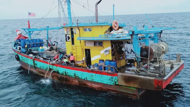 Empat kapal Vietnam dan dua kapal Malaysia berhasil ditangkap oleh Kapal Pengawas Perikanan di Zona Ekonomi Eklusif Indonesia (ZEEI) Laut Natuna Utara dan ZEEI Selat Malaka. (Dok KKP)