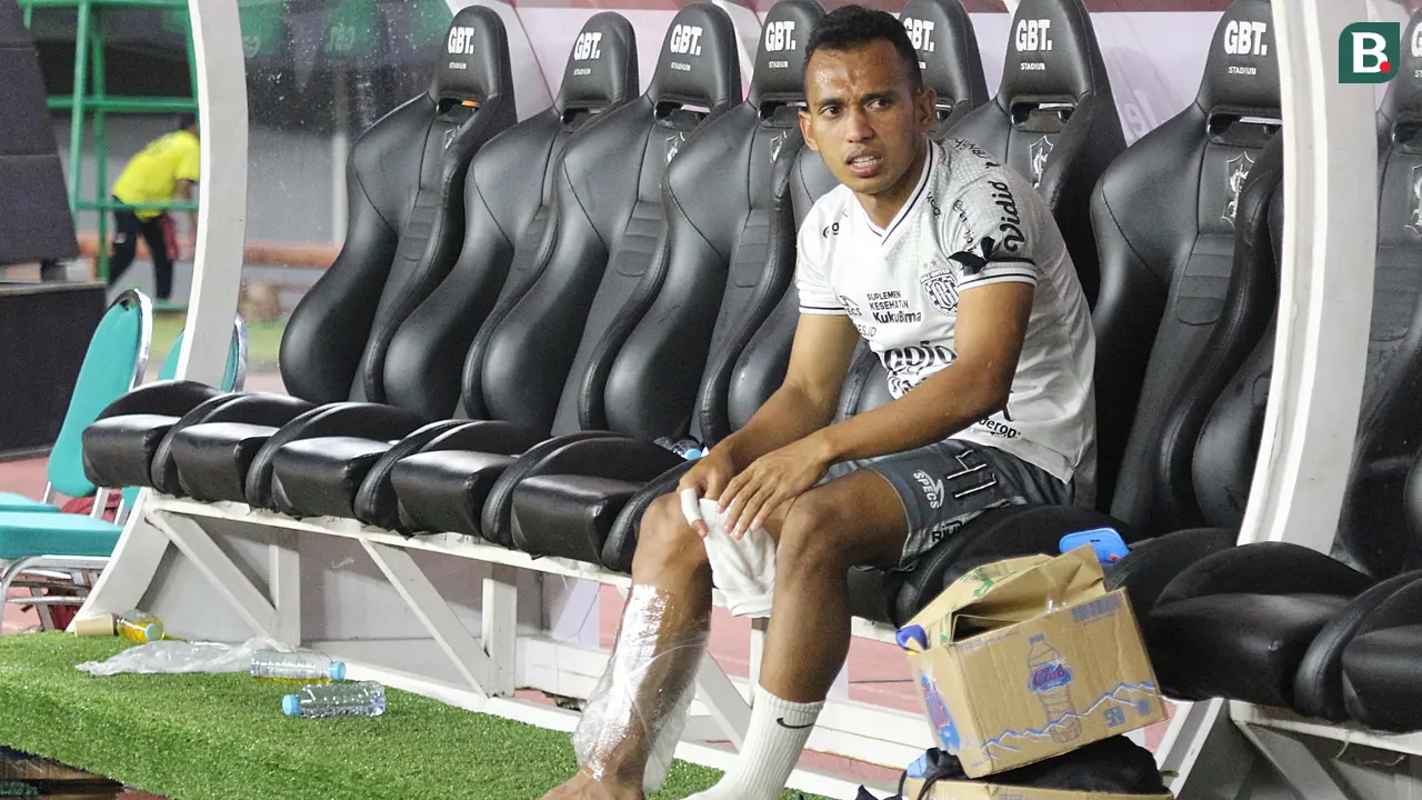 Foto: Apes, Cuma Main Sebentar di Pekan ke-8 BRI Liga 1 Irfan Jaya Dapat Kado Istimewa saat Kembali ke Gelora Bung Tomo