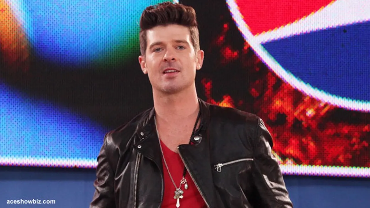 robin-thicke-130711c.jpg
