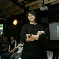 Bicara soal fashion setiap manusia punya selera dan gayanya tersendiri. Meskipun terkadang mereka melihat sosok yang dijadikannya sebagai role model dalam berbusana. Seperti halnya Kevin Aprilio. (Galih W. Satria/Bintang.com)