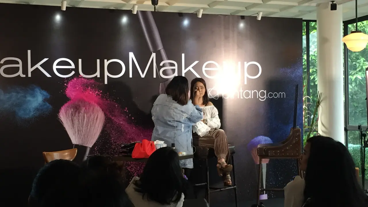 [Bintang] Demo Makeup dengan Soraya Hylmi dan Cathy Sharon, Seru Abis!