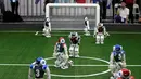 Pemain sepak bola robot bersaing dalam bertanding RoboCup Asia-Pacific Tianjin Invitational Tournament 2019 di Tianjin, China, Jumat (17/5/2019). (REUTERS/Jason Lee)