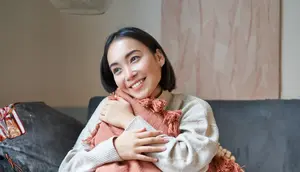 ilustrasi orang yang jatuh cinta/copyright freepik.com/benzoix