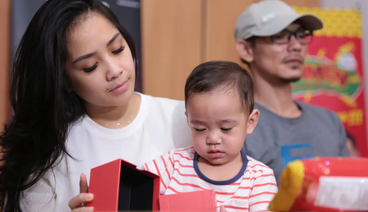 Disela-sela syuting di kawasan Pancoran, Raffi Ahmad mengaku telah menjalani proses syuting 70 persen. Syuting film Rafathar itu dimulai sejak November silam. (Nurwahyunan/Bintang.com)