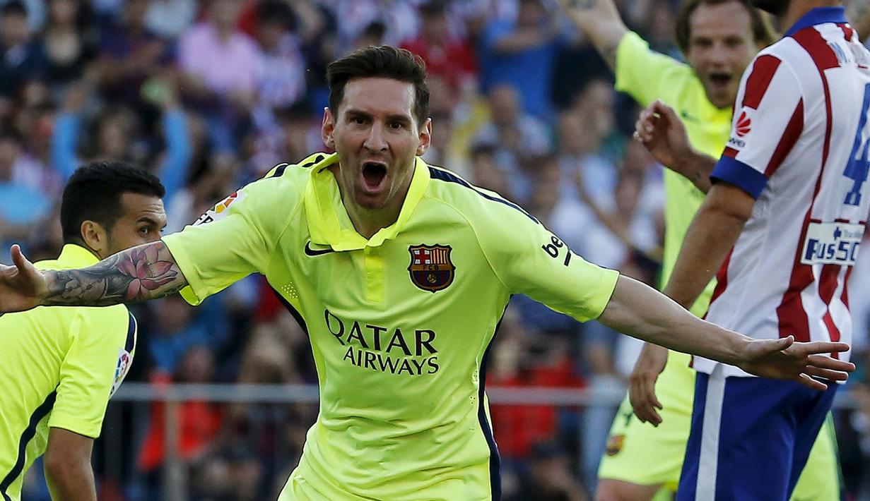 Lionel Messi merayakan gol yang dicetaknya ke gawang Atletico Madrid. Barcelona memastikan meraih gelar La Liga Spanyol musim 2014/2015. ( (Reuters/ANDREA COMAS)