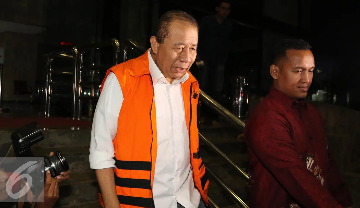 Amran H Mustari menjadi tersangka kasus dugaan suap proyek infrastruktur di Maluku dan Maluku Utara pada Kementerian Pekerjaan Umum dan Perumahan Rakyat (PUPR), Jakarta, Kamis (7/10). (Liputan6.com/Helmi Afandi)