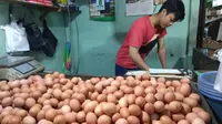 Pedagang telur di Pasar Grogol. Dok: Tommy Kurnia/Liputan6.com
