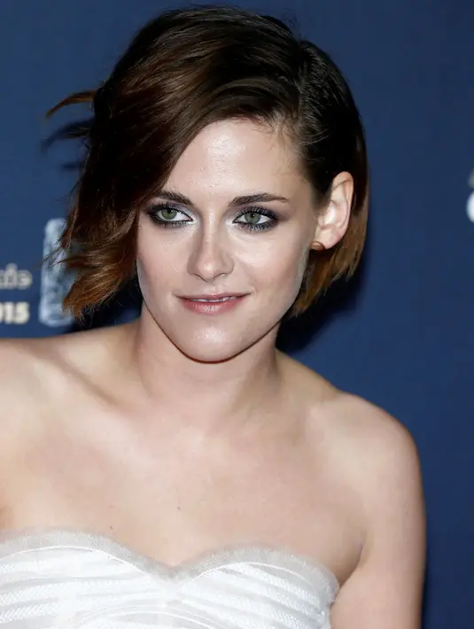 Sampai berita ini ditulis, belum diketahui alur cerita dari film tersebut,  film ini menjadi kali kedua bagi Stewart dan Eisenberg berkolaborasi dalam film bergenre drama-komedi. (Bintang/EPA)