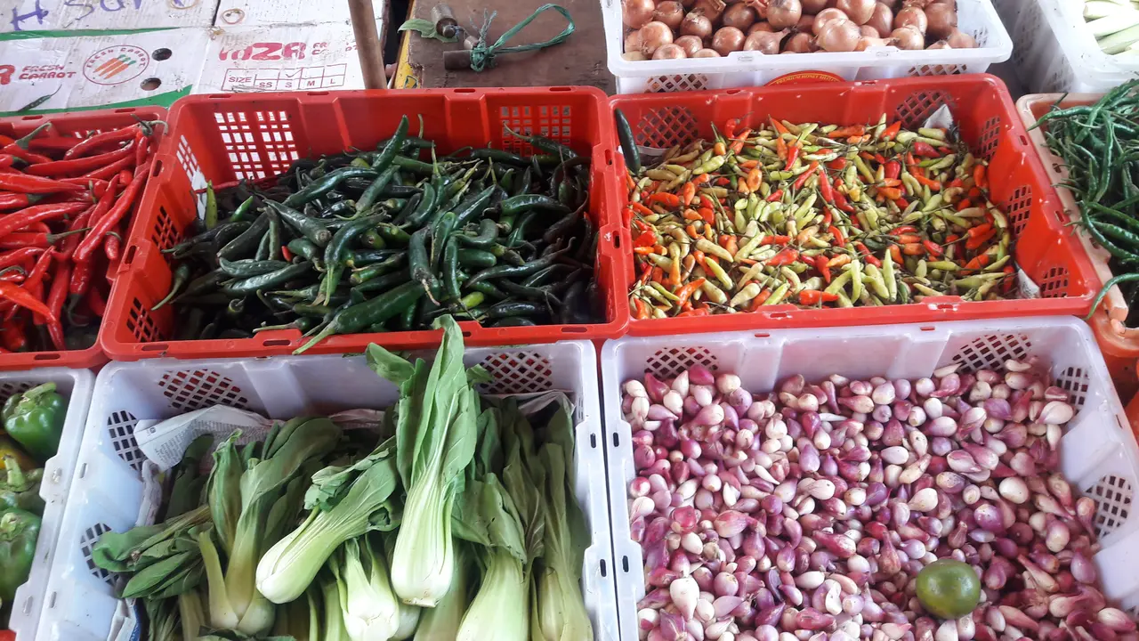 Bawang merah di Pasar Benhil