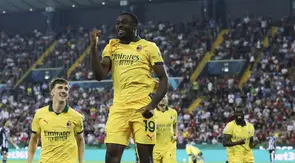 Selebrasi gelandang&nbsp;AC Milan&nbsp;Youssouf Fofana&nbsp;usai menjebol&nbsp;gawang Udinese di Bluenergy Stadium pada pekan keempat Serie A 2025/2026, Minggu (21/09/2025). (Andrea Bressanutti/LaPresse via AP)