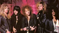 Formasi asli Guns N' Roses di masa kejayaan mereka sewaktu Slash masih bergabung.