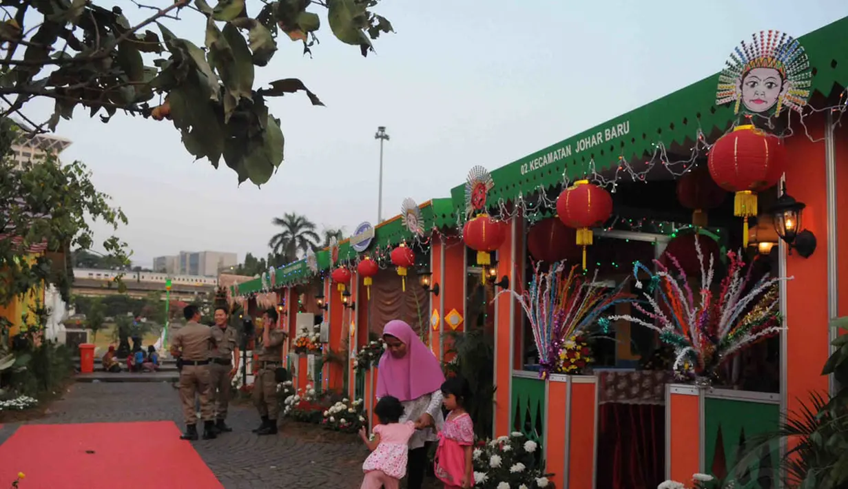 Beberapa gerai terlihat memajang hiasan khas yang mencirikan wilayahnya untuk menyambut pengunjung, Jakarta, (13/9/14). (Liputan6.com/Herman Zakharia)