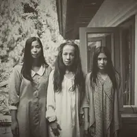 Prilly Latuconsina dalam film Danur. (Instagram/prillylatuconsina96)