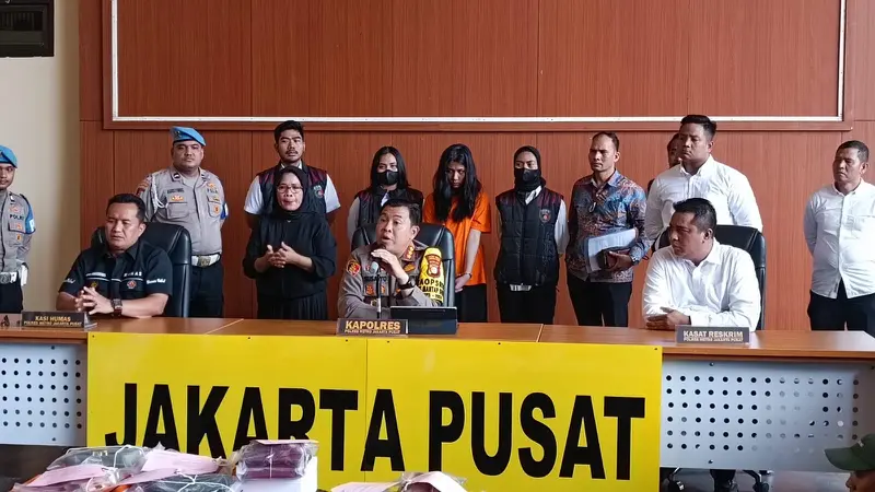 Polres Metro Jakarta Pusat menetapkan Ghisca Debora Aritonang (GDA) (19) seorang mahasiswa sebagai tersangka kasus dugaan penipuan dan penggelapan tiket konser Coldplay.