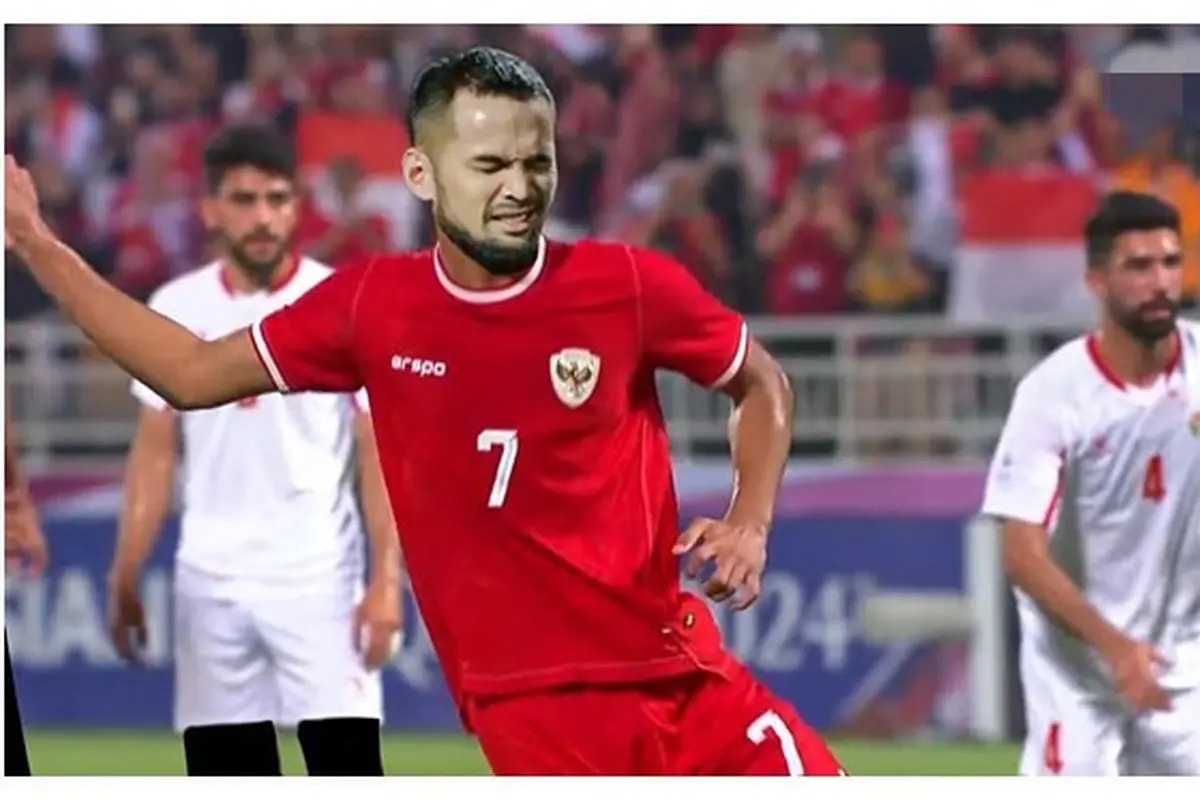 7 Editan Foto Teuku Wisnu Gabung di Pertandingan Timnas Ini Kocak