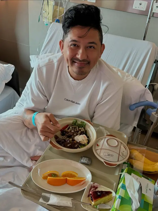 7 Potret Sharena Temani Ryan Delon yang Dirawat di Rumah Sakit, Ungkap Betapa Pentingnya Kesehatan