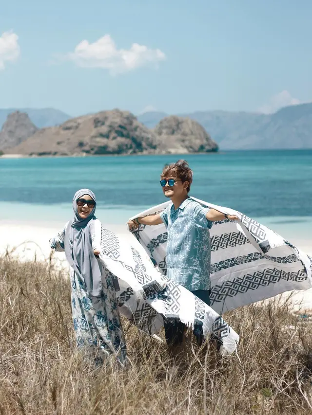 7 Potret Anisa Rahma dan Anandito Pakai Baju Couple, Kompak Banget