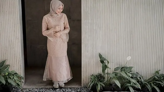 Baju gamis dengan model bawahan mermaid yang anggun (Foto: BukaReview/TaliJiwo)