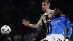 Frank Anguissa. Gelandang bertahan Kamerun berusia 26 tahun ini dipermanenkan Napoli dari Fulham dengan nilai transfer 15 juta euro pada awal musim 2021/2022 setelah sebelumnya berstatus pinjaman selama satu musim. Di fase grup Liga Champions 2022/2023 ia telah menyumbang 1 gol dan 3 assist dari 4 penampilan. Ia hanya absen di matchday ke-5 saat Napoli menang 3-0 atas tamunya Glasgow Rangers (26/10/2022). (AFP/Filippo Monteforte)