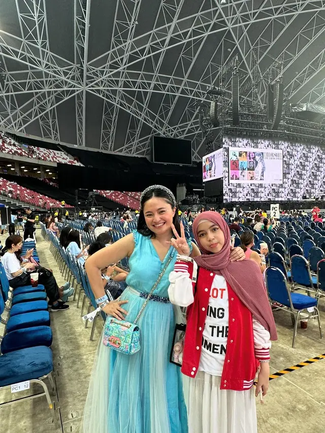 Marshanda nonton bareng konser Taylor Swift bersama Sienna. [Foto: Instagram/marshanda99]