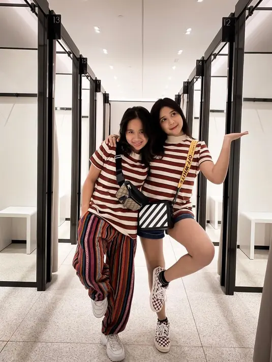 Menjalin hubungan persahabatan yang erat, enggak jarang dua sahabat ini sering tampil dengan outfit yang sama loh! Bahkan saking kompaknya, banyak warganet yang mengatakan hubungan dua seleb muda ini layaknya saudara kandung. (Liputan6.com/IG/gritteagathaa)