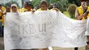 Ikatan Keluarga Besar UI (IKB UI) menggelar aksi solidaritas di Kampus Universitas Indonesia, Jakarta, Jumat (17/5). Aksi tersebut untuk memberikan dukungan kepada dokter Ani Hasibuan yang dilaporkan atas tuduhan penyebaran informasi yang menimbulkan rasa kebencian. (Liputan6.com/Immanuel Antonius)