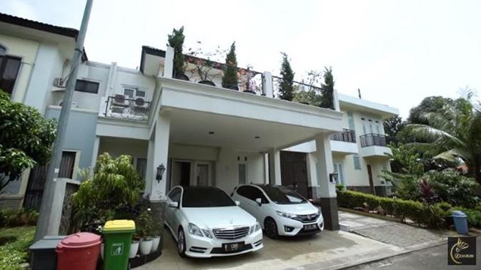 7 Potret Isi Rumah The Daddies Hendra dan Ahsan, Ruang Pialanya Curi Perhatian (sumber: YouTube pbdjarum)