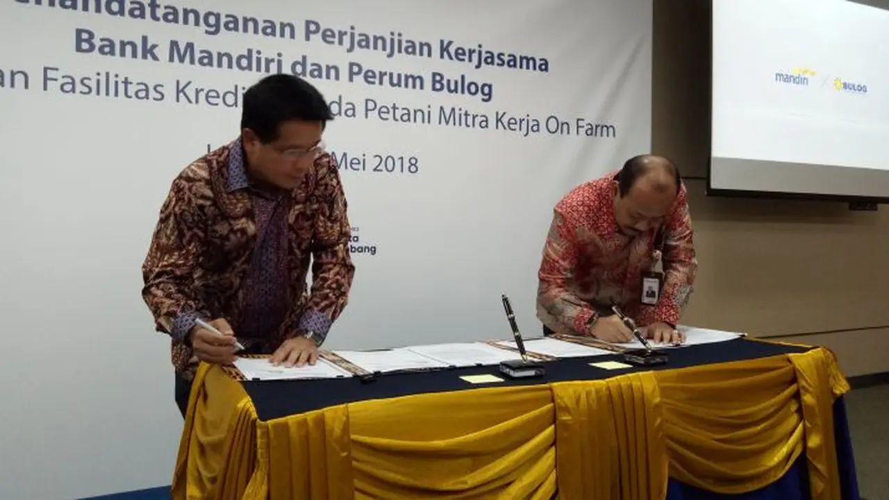 Bank Mandiri gandeng Perum Bulog dalam pembiayaan modal kerja bagi 5.100 mitra petani mitra kerja on farm Bulog di Majalengka, Jawa Barat. (Yayu Agustini Rahayu/Merdeka.com)