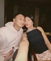 Gaya Serasi Raditya Dika dan Anissa Aziza. [@anissaaziza]