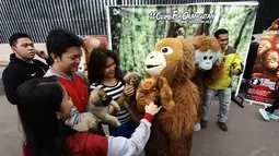 Kegiatan kampanye tersebut untuk mengajak masyarakat agar lebih memerhatikan keberadaan orangutan yang tersingkir dari habitatnya, Jakarta, Minggu (30/11/2014).(Liputan6.com/Faizal Fanani) 